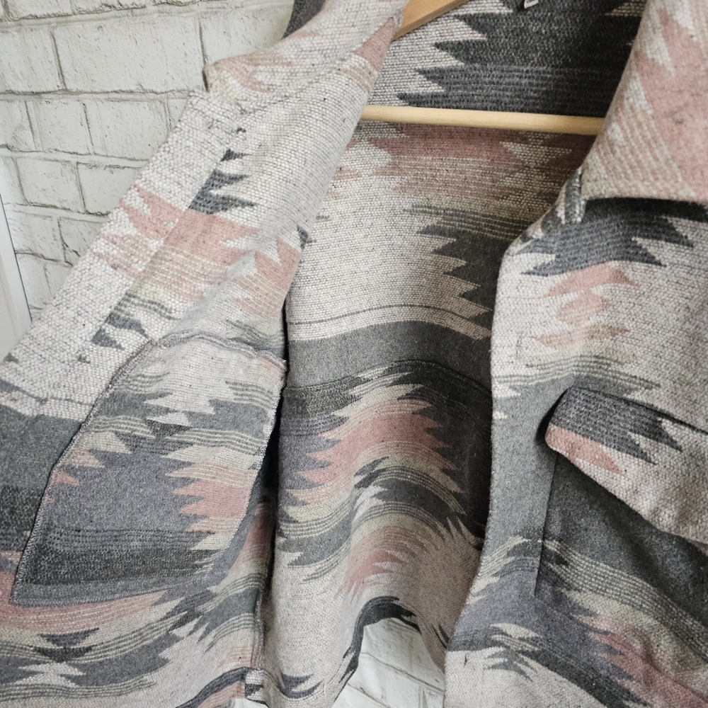 ☆ Pink Aztec Print Shacket, M ☆ - Picture 5 of 7